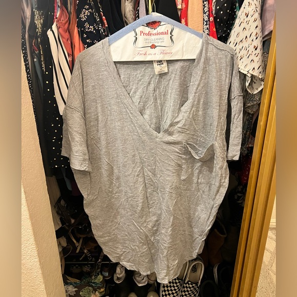 We The Free. Great V Neck Sleep Loungewear t-shirt pocket. - Picture 2 of 3